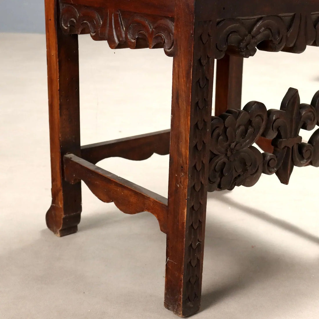 Antique Chairs Baroque Style Carved Walnut Italy XIX Century - Italy, Late XIX Century | Antiques | Seating