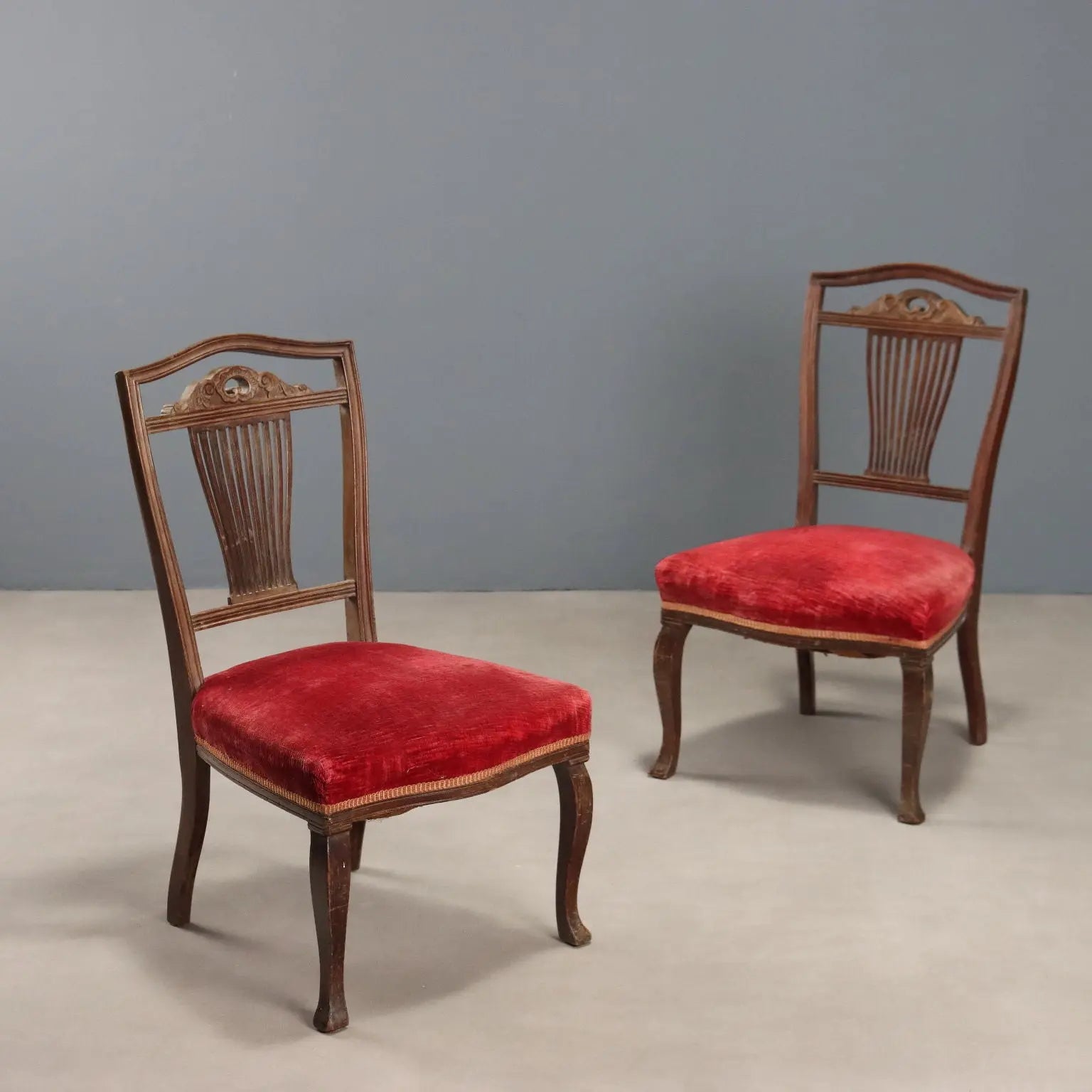 Antique Chairs Mahogany Leaves Carvings Padding XX Century