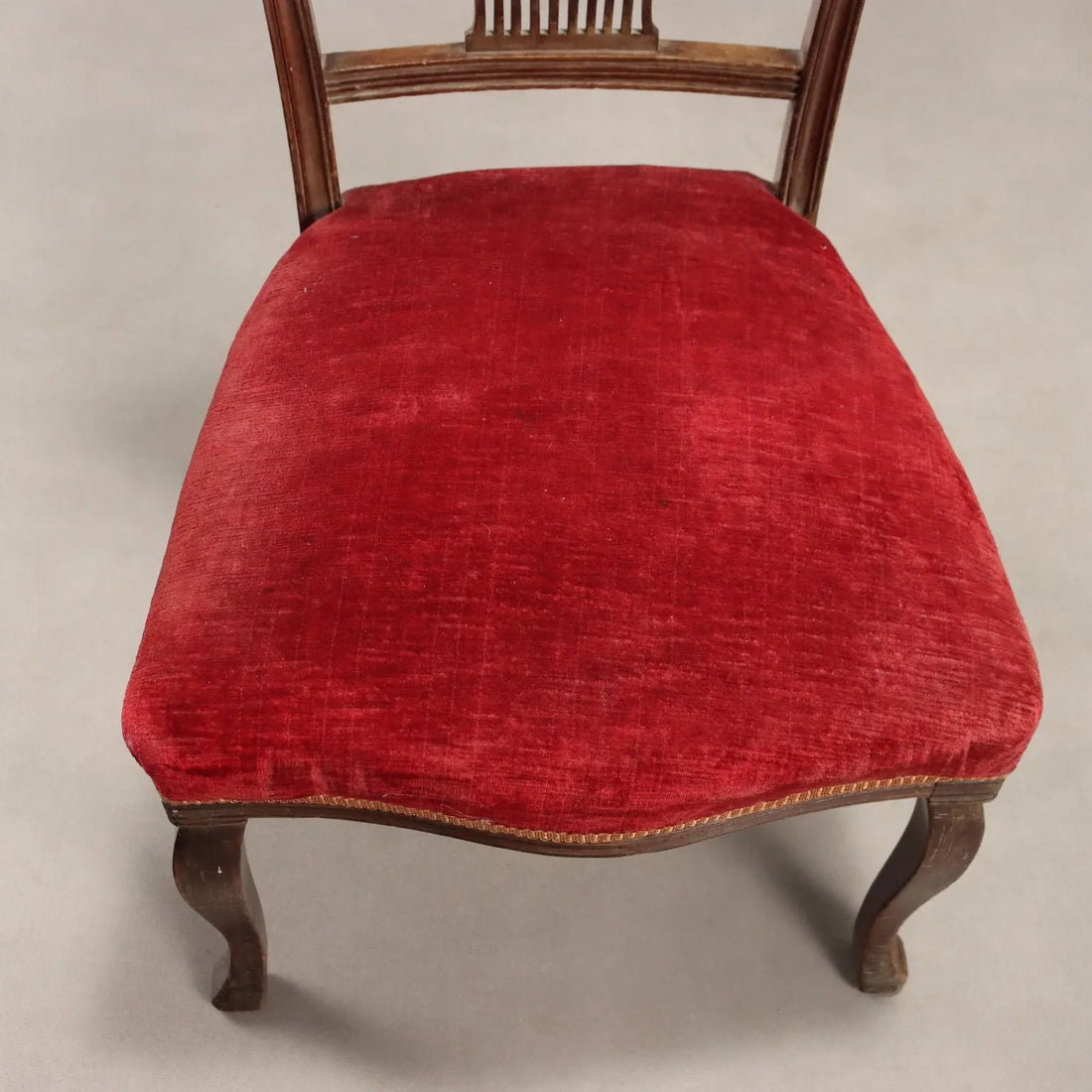 Antique Chairs Mahogany Leaves Carvings Padding XX Century
