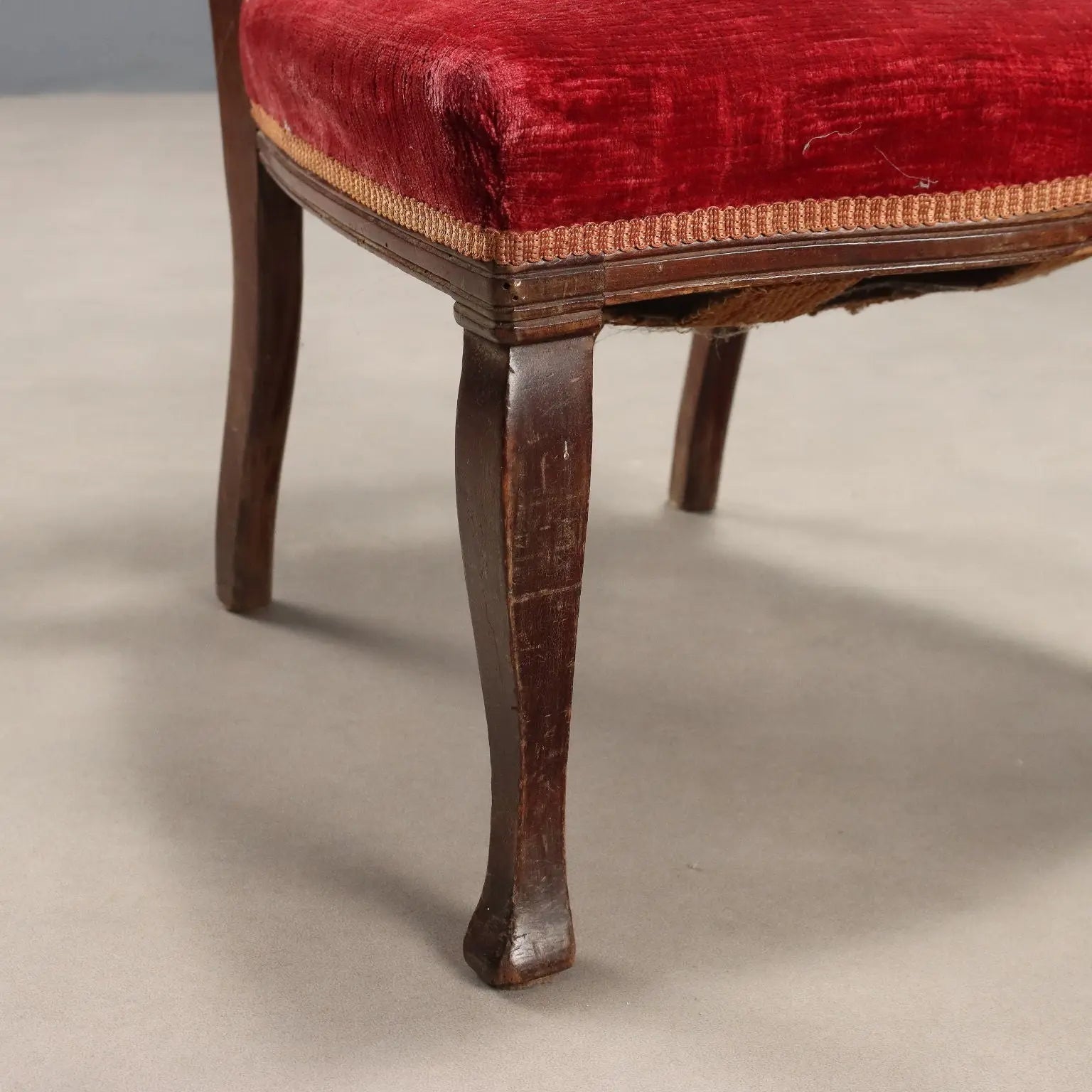 Antique Chairs Mahogany Leaves Carvings Padding XX Century