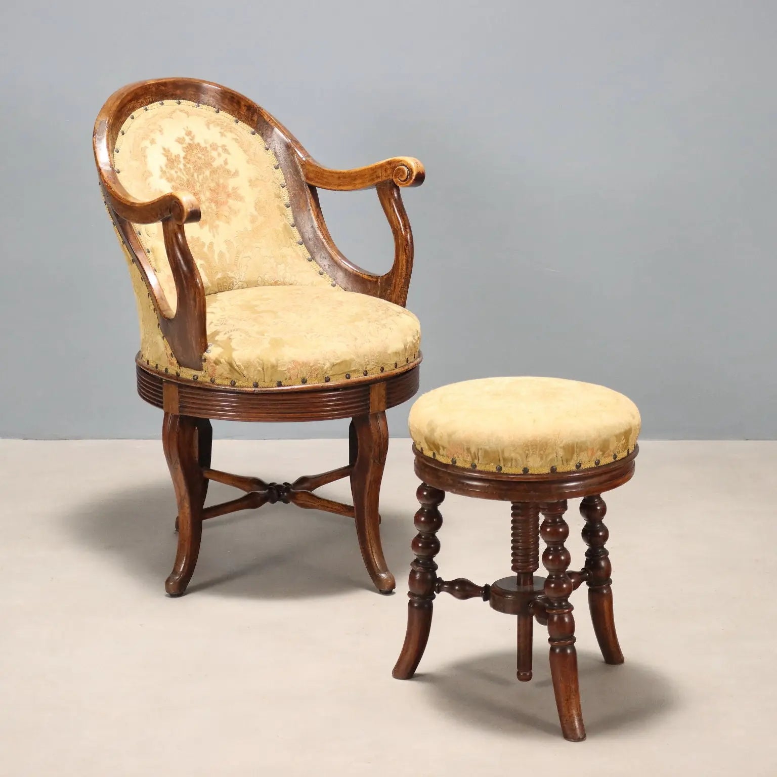 Antique Armchair with Pouf Walnut Fabric Italy XIX Century - Italy, XIX Century | Antiques | Seating