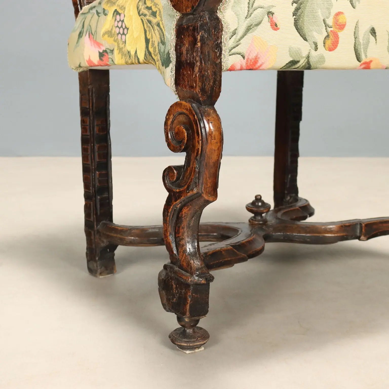 Antique Baroque Armchair Walnut Fabric Italy XVIII Century - Italy, Early XVIII Century | Antiques | Seating