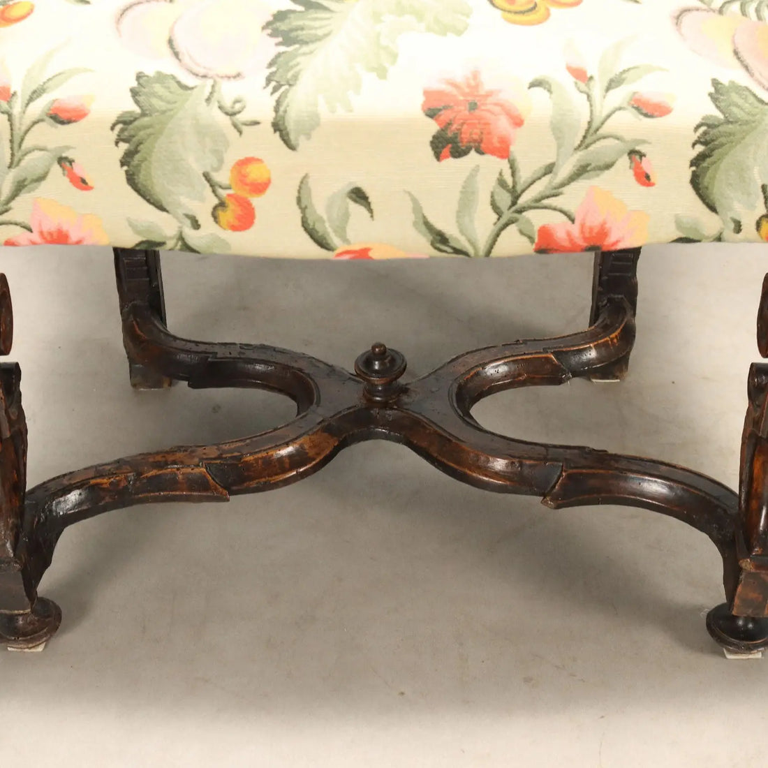 Antique Baroque Armchair Walnut Fabric Italy XVIII Century - Italy, Early XVIII Century | Antiques | Seating