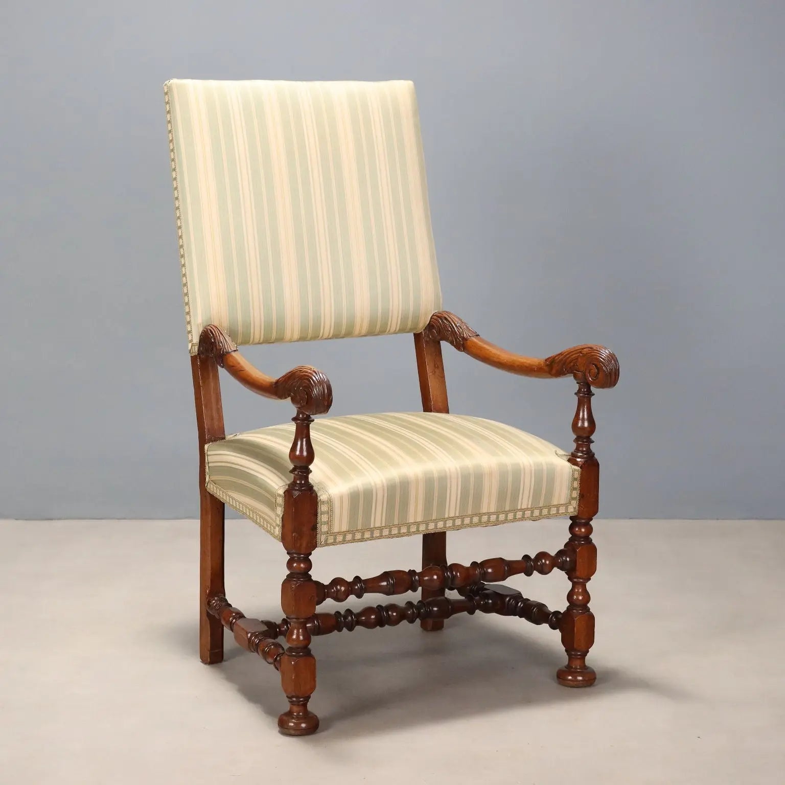 Baroque Walnut High Chair - Italy 17th-18th Century