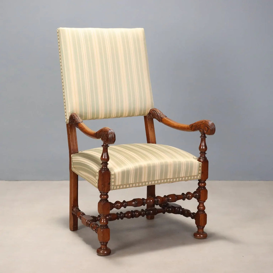 Baroque Walnut High Chair - Italy 17th-18th Century