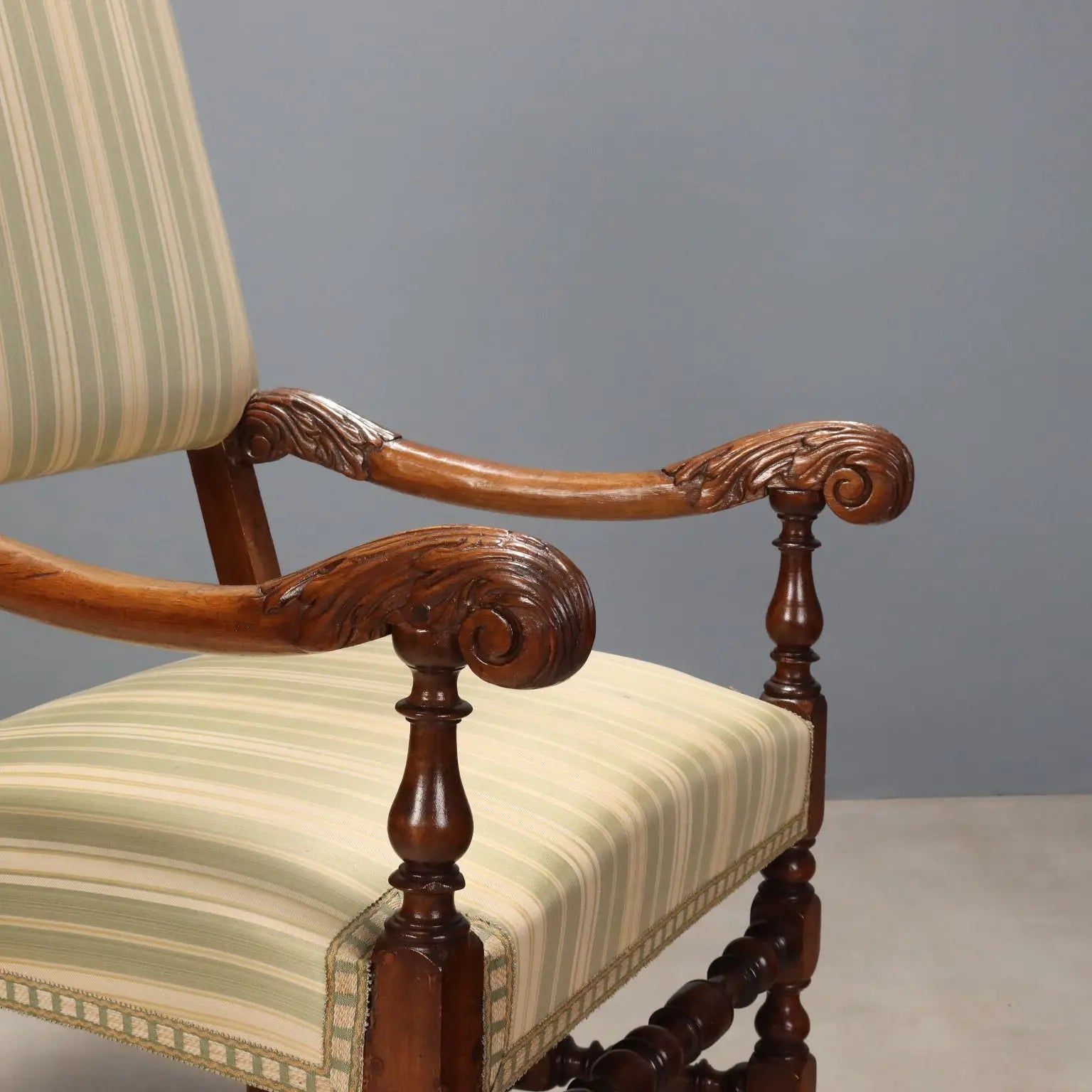 Baroque Walnut High Chair - Italy 17th-18th Century