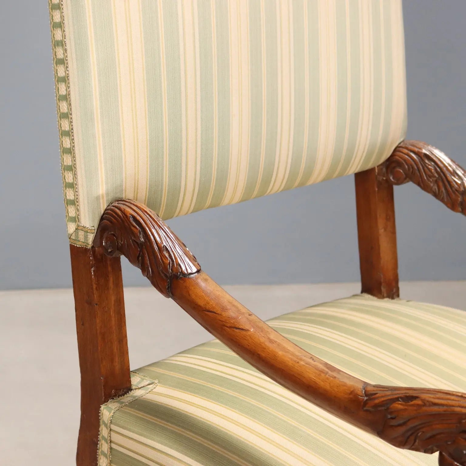Baroque Walnut High Chair - Italy 17th-18th Century