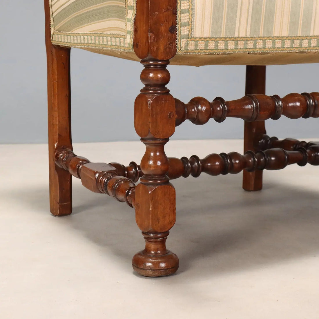 Baroque Walnut High Chair - Italy 17th-18th Century