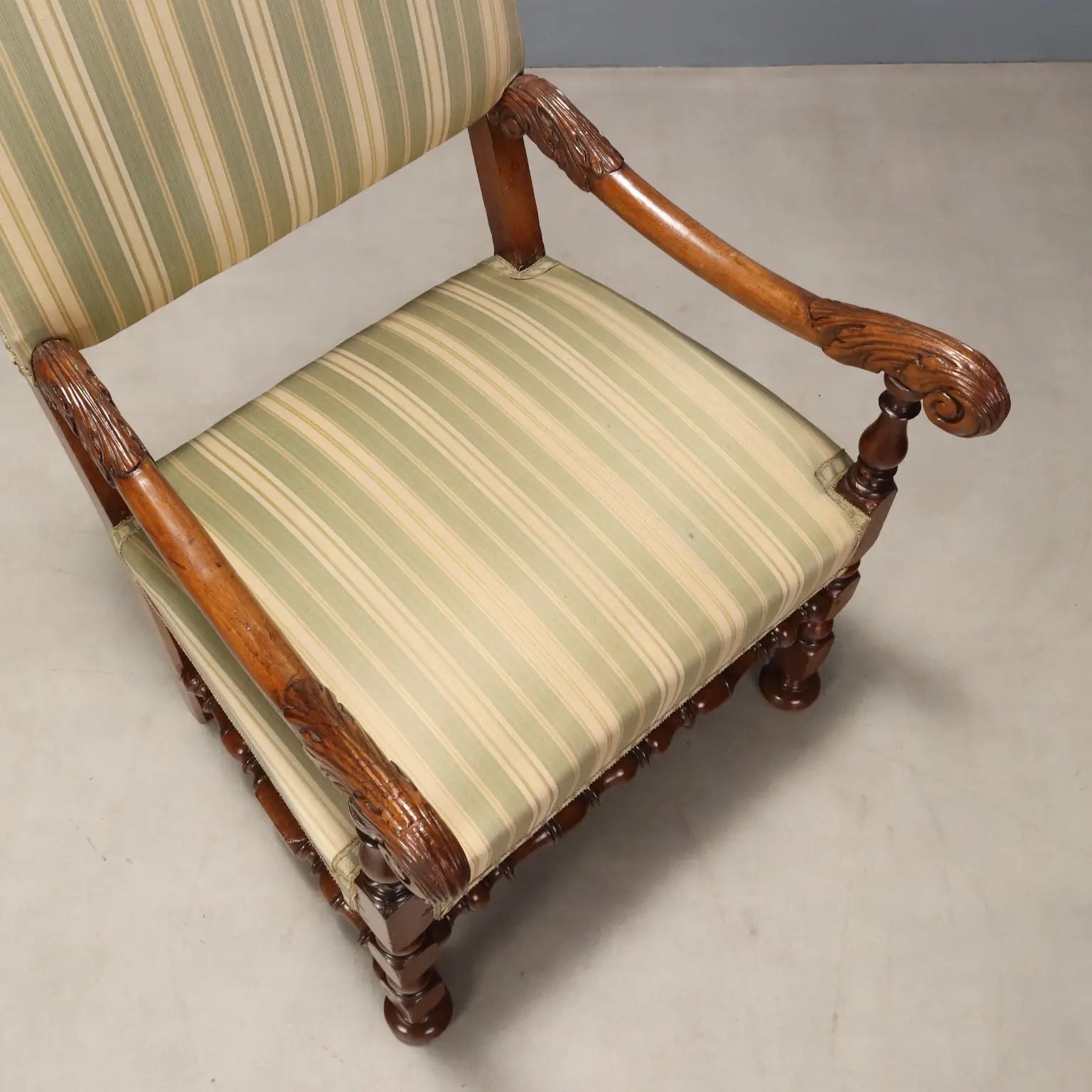 Baroque Walnut High Chair - Italy 17th-18th Century