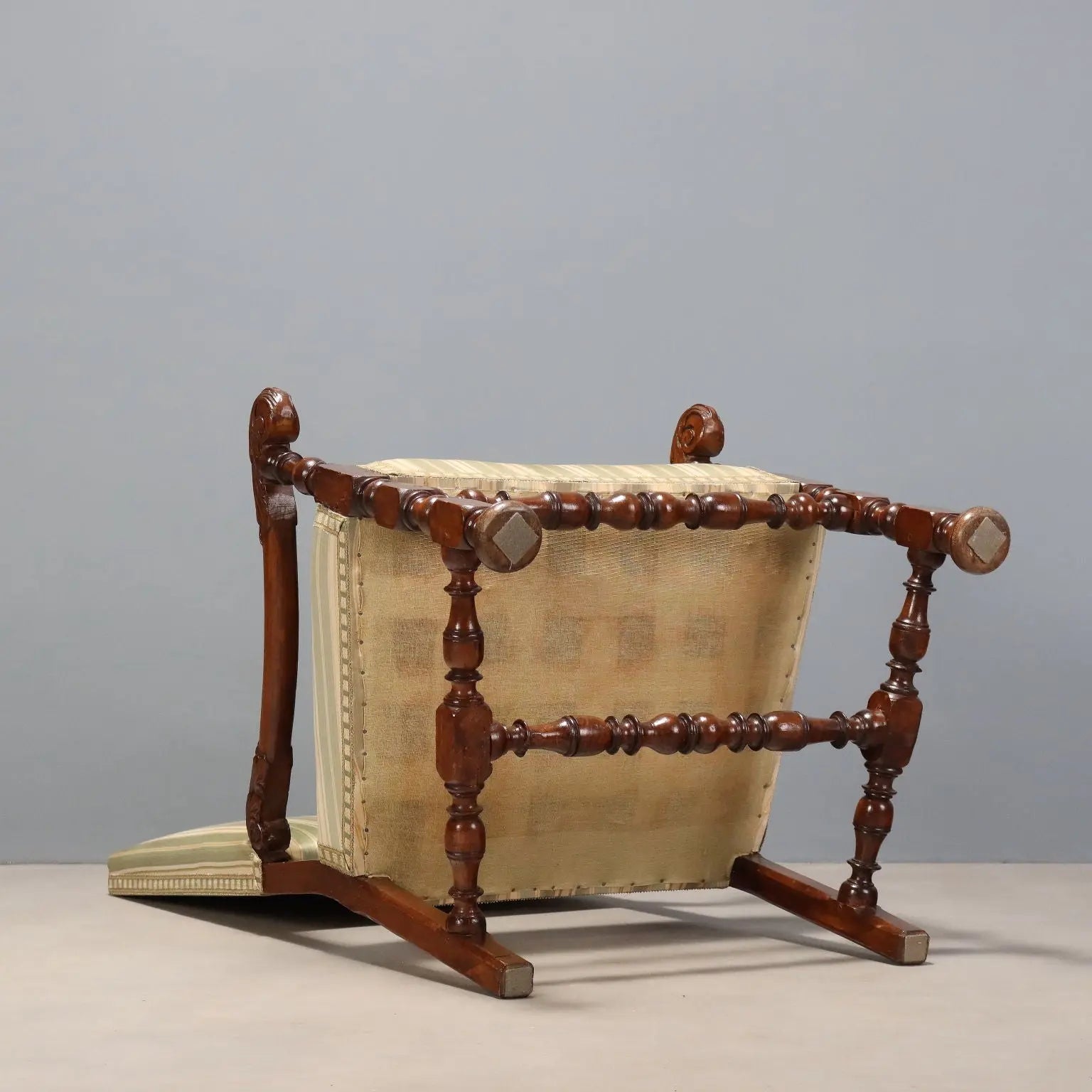 Baroque Walnut High Chair - Italy 17th-18th Century