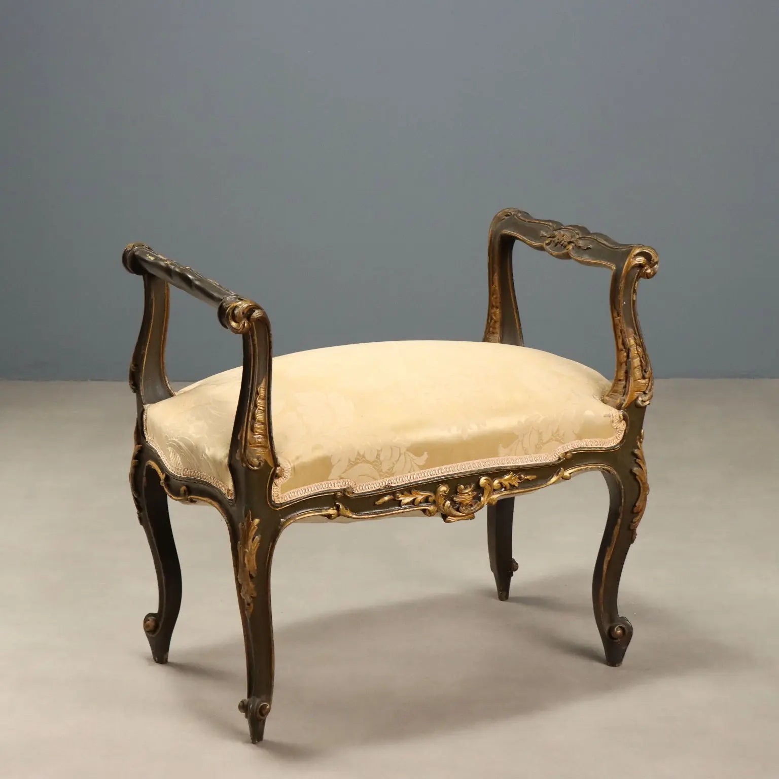 Barocchetto Stool in Gilded Carved Wood