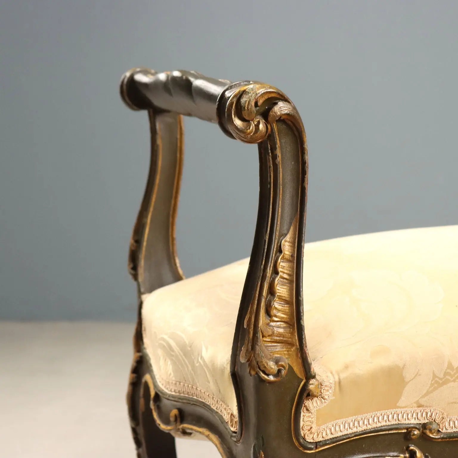 Barocchetto Stool in Gilded Carved Wood