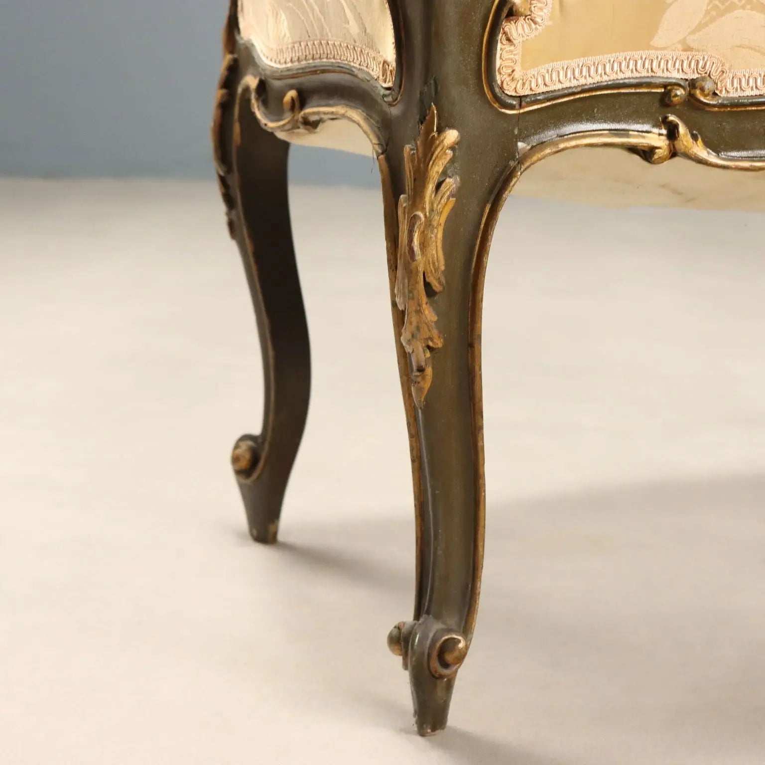 Barocchetto Stool in Gilded Carved Wood