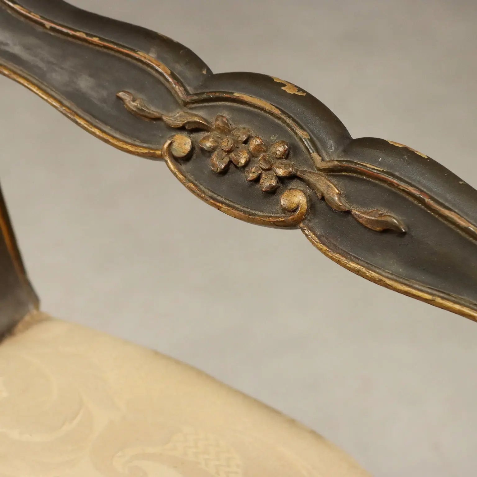 Barocchetto Stool in Gilded Carved Wood
