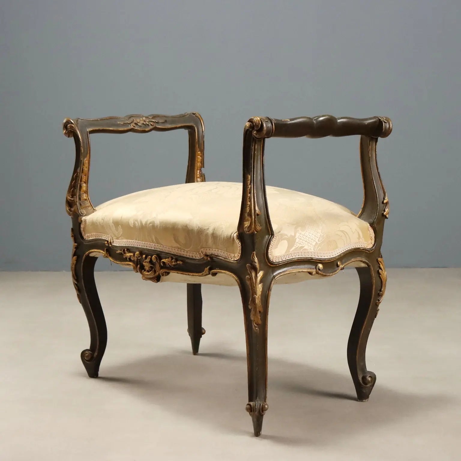 Barocchetto Stool in Gilded Carved Wood