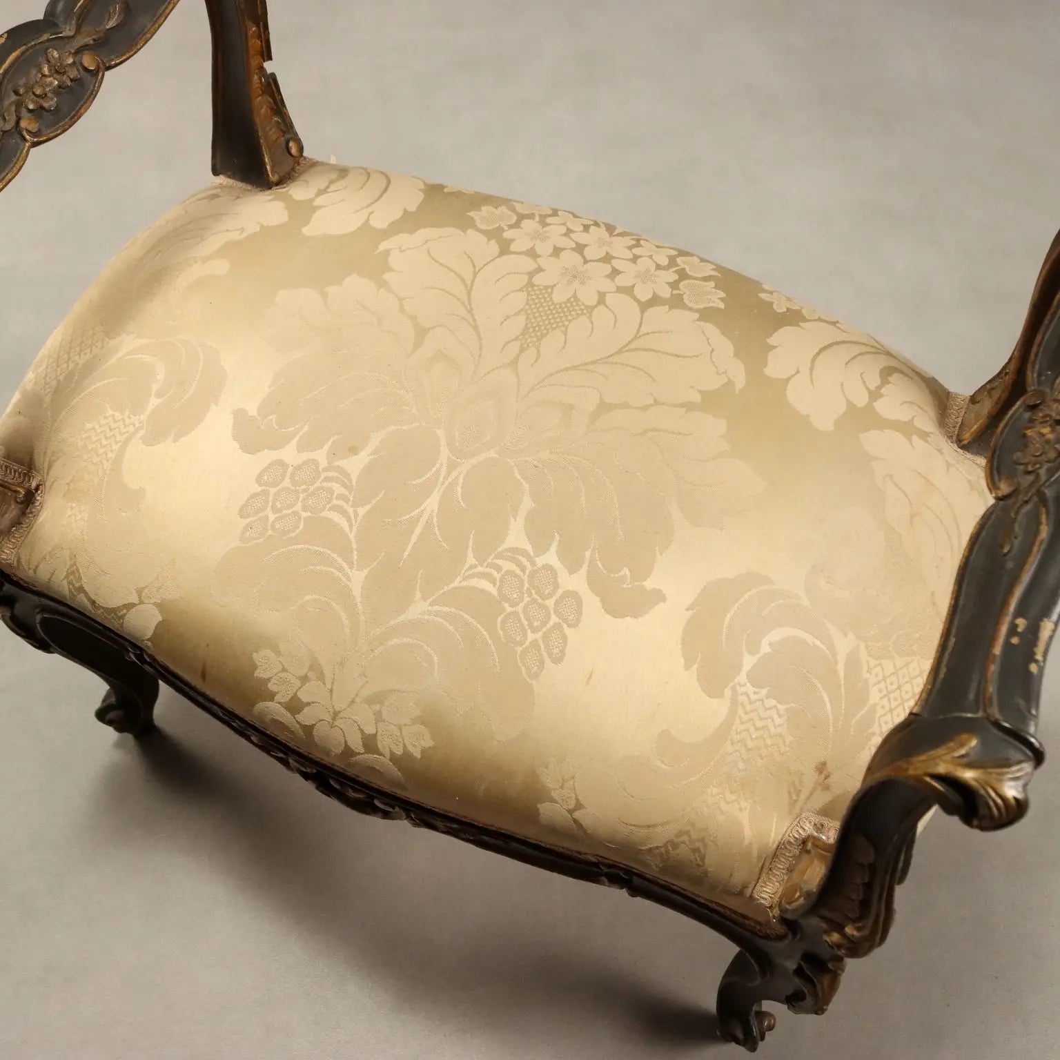 Barocchetto Stool in Gilded Carved Wood