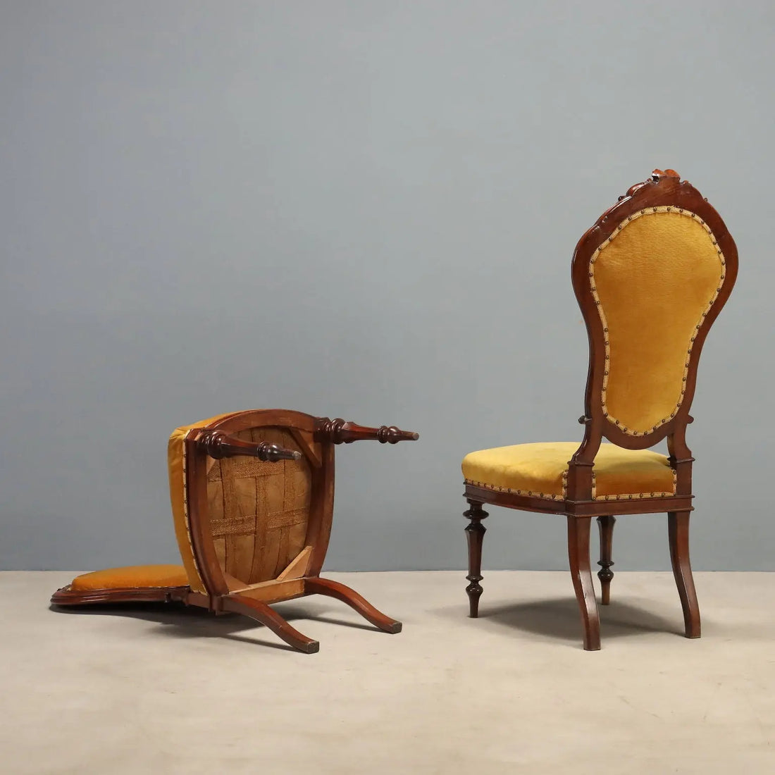 Umbertine Walnut Chairs, Italy 19th Century