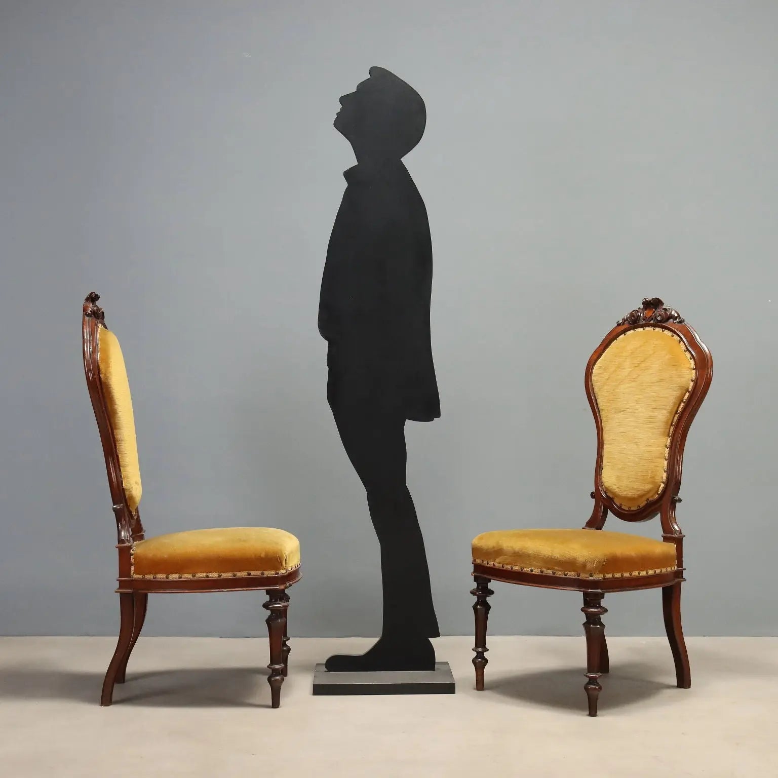 Umbertine Walnut Chairs, Italy 19th Century