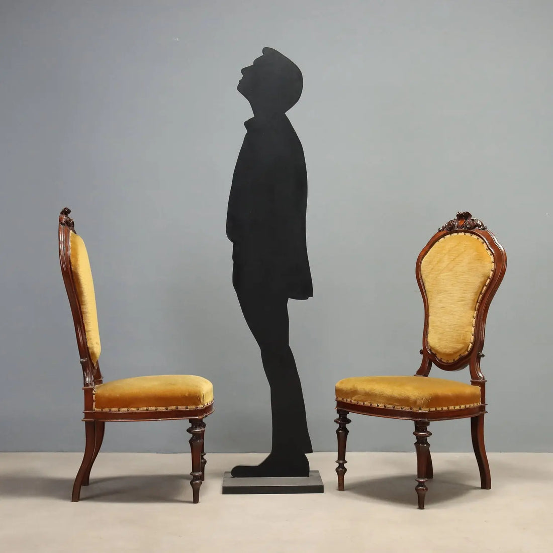 Umbertine Walnut Chairs, Italy 19th Century