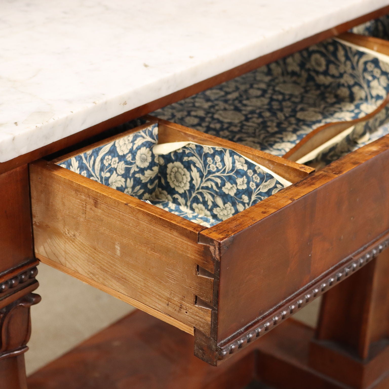  | Antiques  Consoles