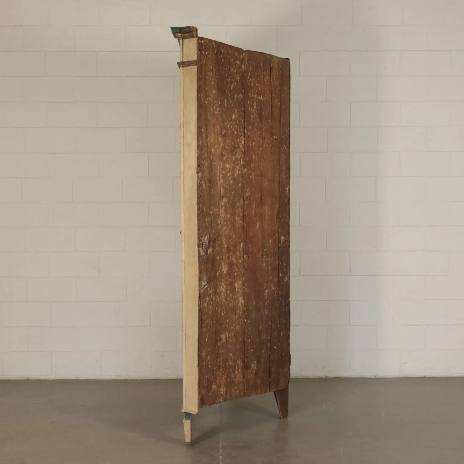 18th Century Italian Neoclassical Corner Cabinets