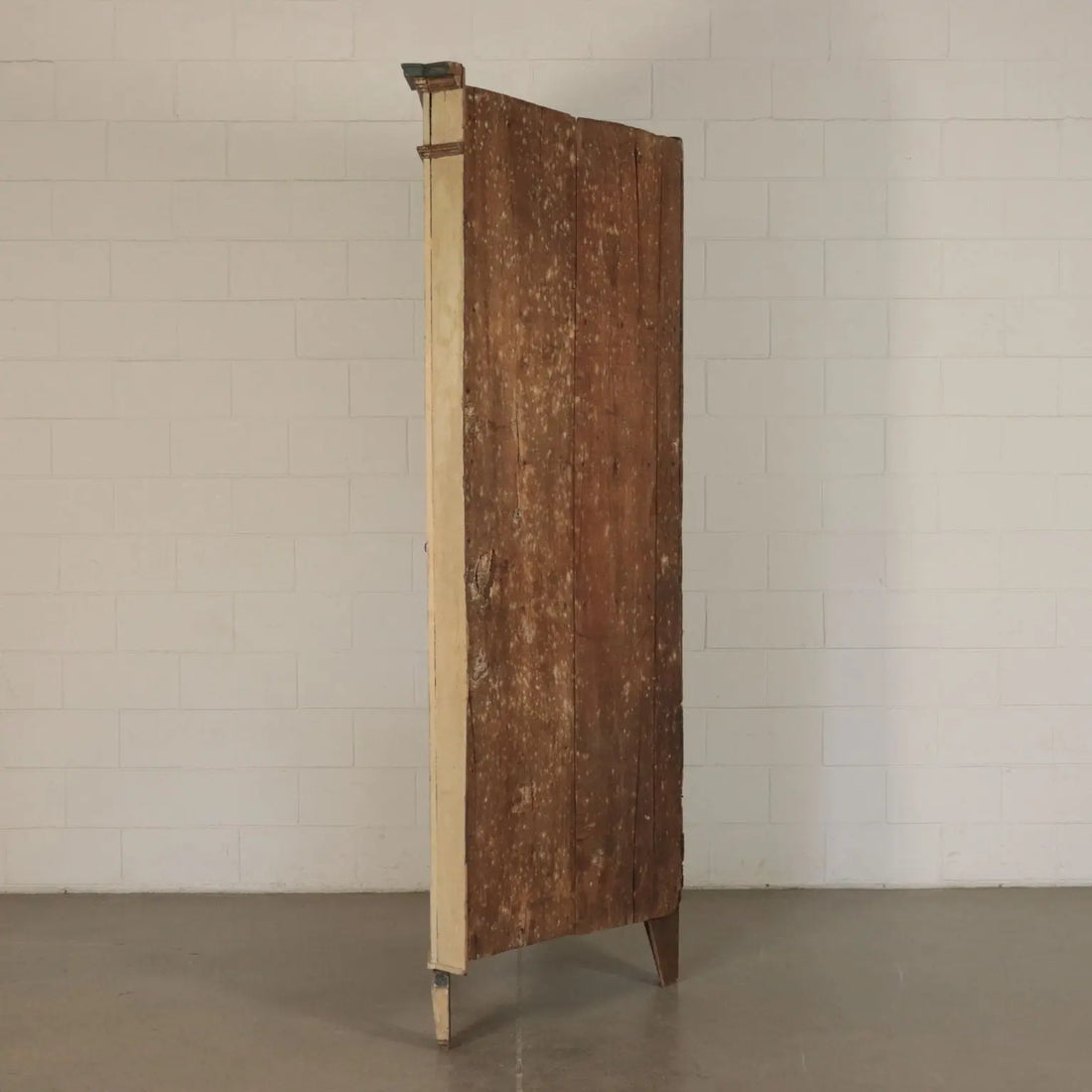 18th Century Italian Neoclassical Corner Cabinets