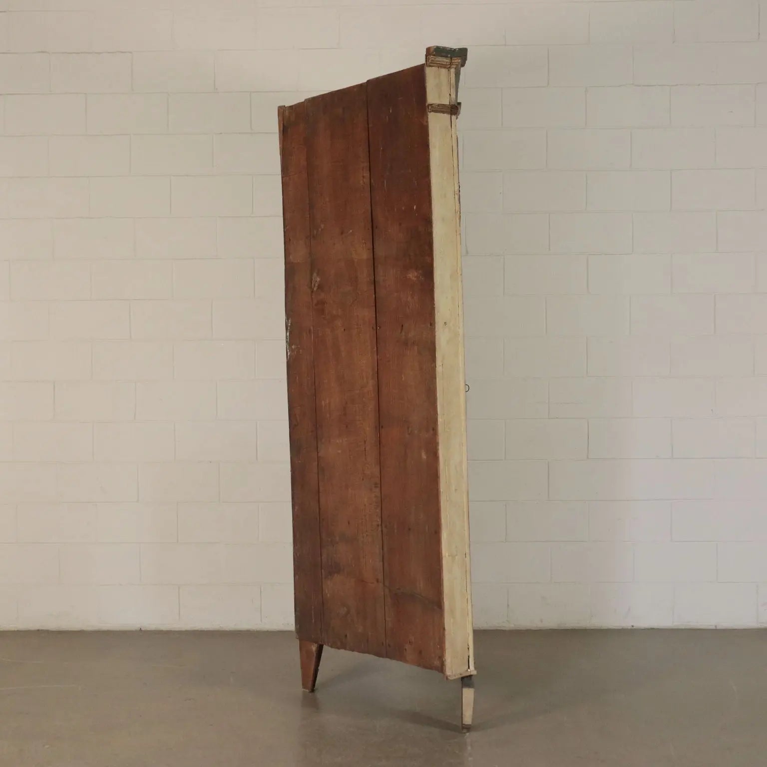 18th Century Italian Neoclassical Corner Cabinets