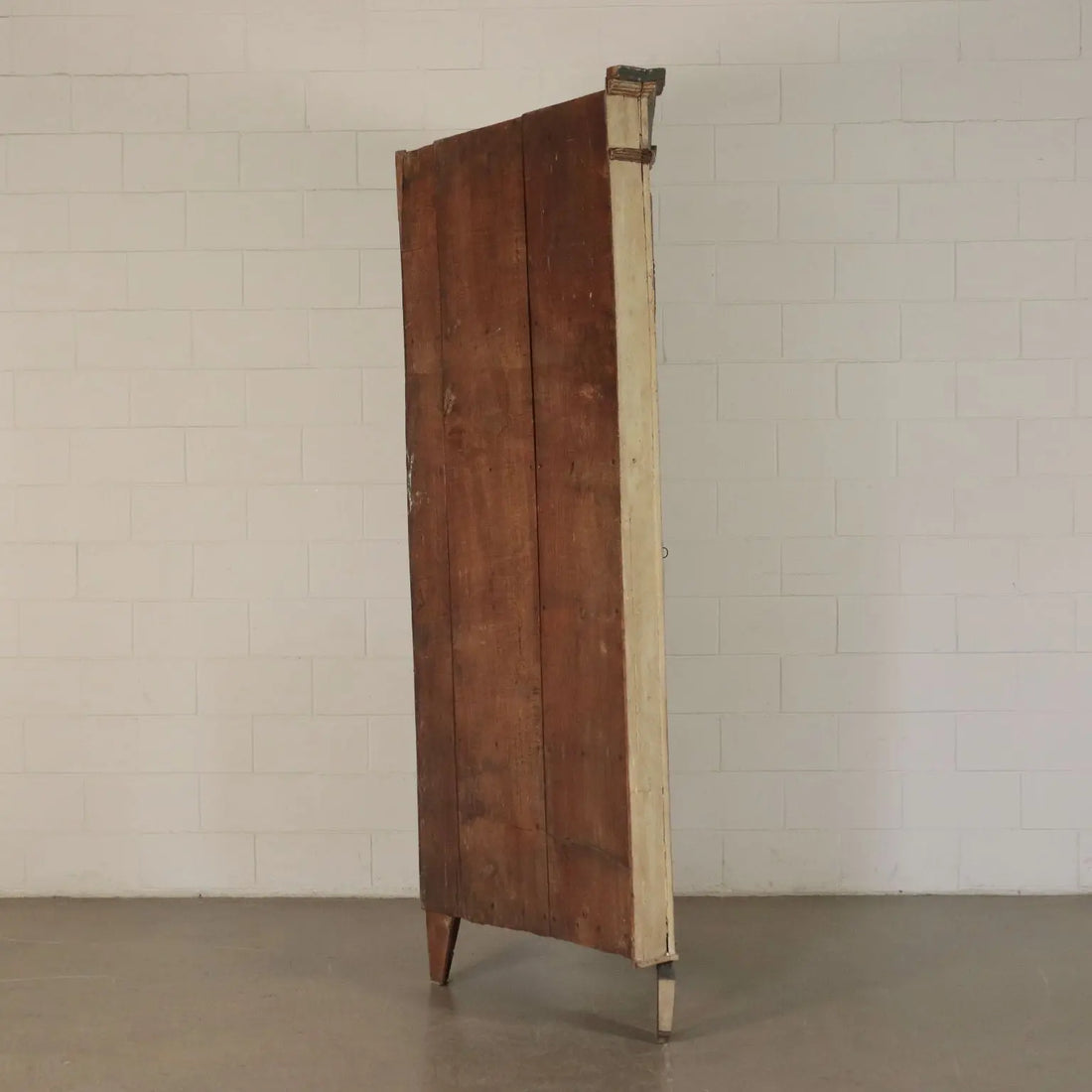 18th Century Italian Neoclassical Corner Cabinets