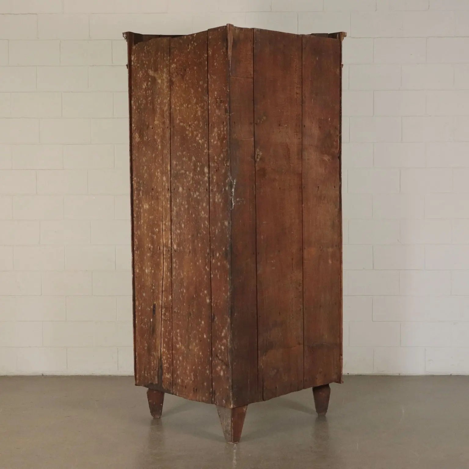 18th Century Italian Neoclassical Corner Cabinets