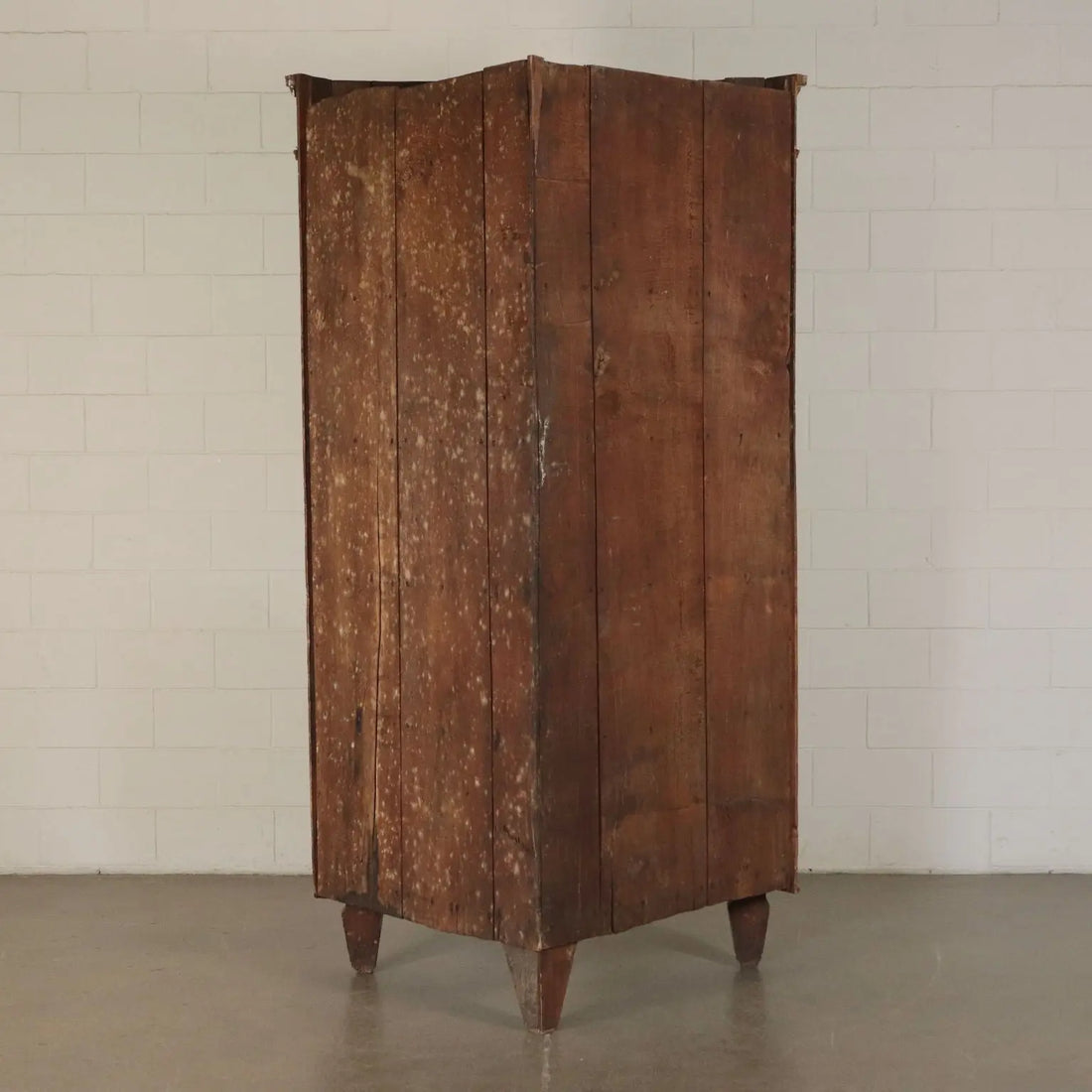 18th Century Italian Neoclassical Corner Cabinets