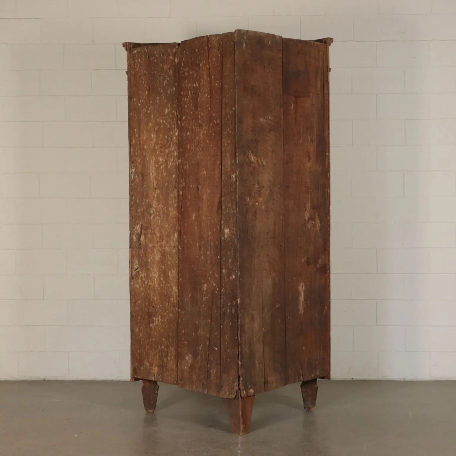 18th Century Italian Neoclassical Corner Cabinets