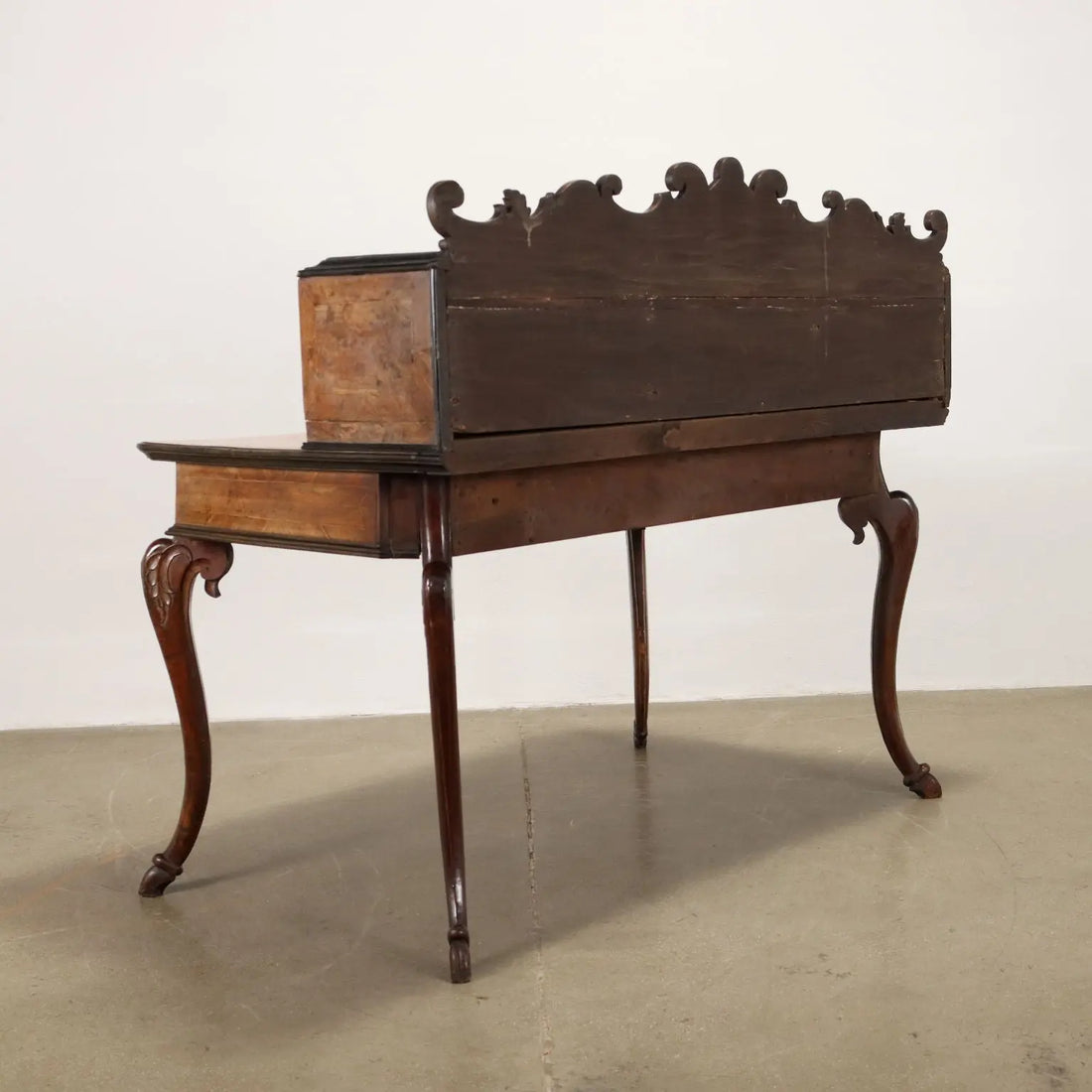 Lombard Barocchetto Desk in Walnut Burl