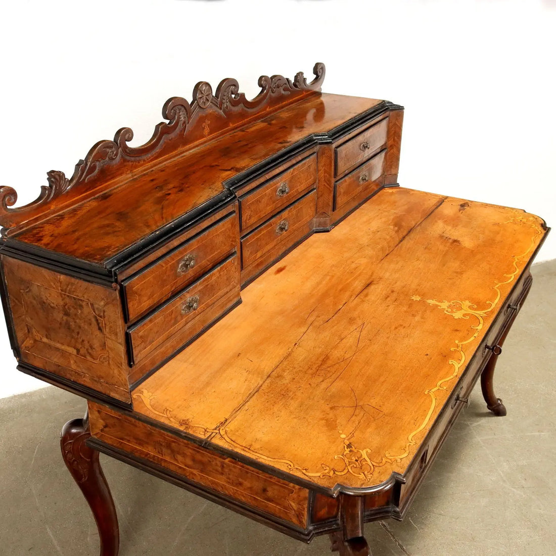 Lombard Barocchetto Desk in Walnut Burl