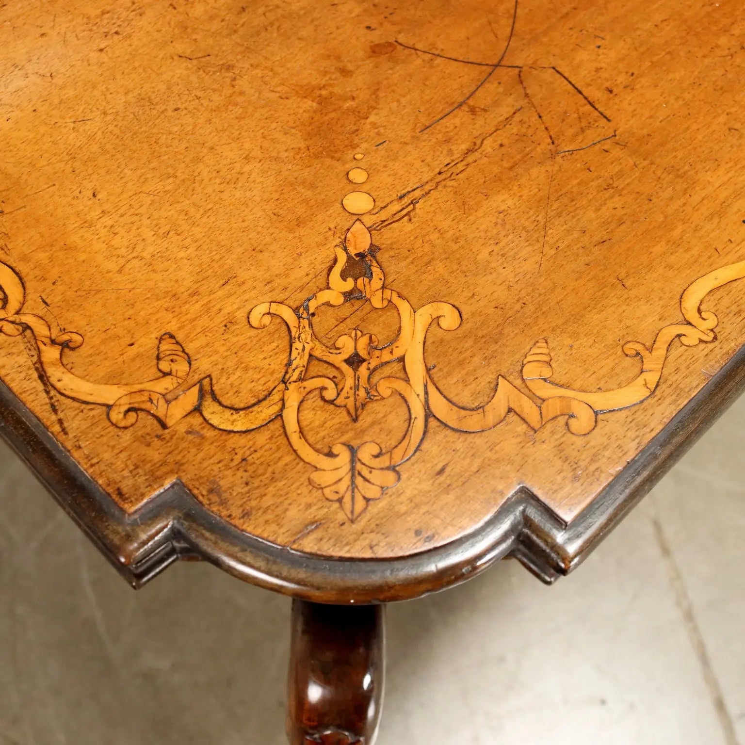 Lombard Barocchetto Desk in Walnut Burl