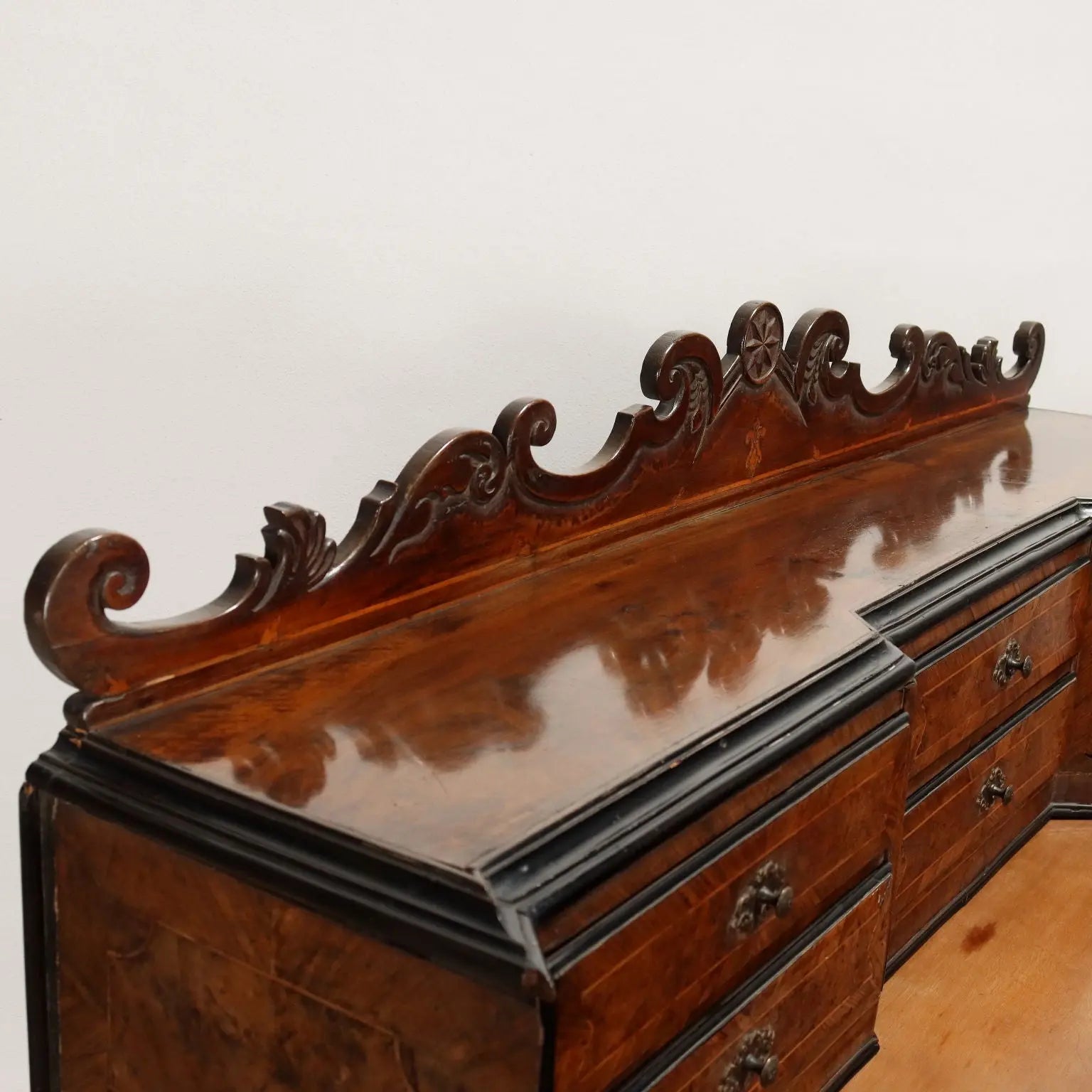 Lombard Barocchetto Desk in Walnut Burl