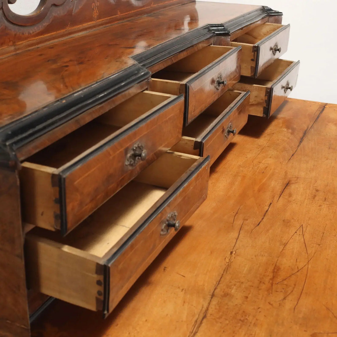 Lombard Barocchetto Desk in Walnut Burl