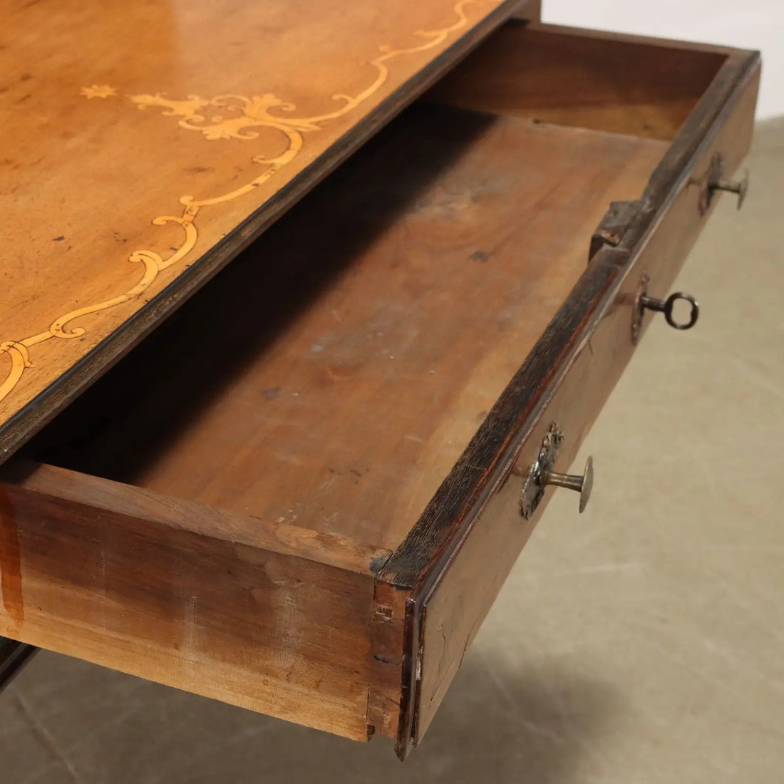 Lombard Barocchetto Desk in Walnut Burl