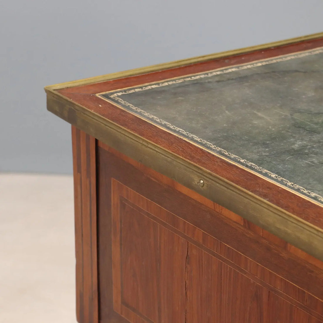 Antique Neoclassical Writing Desk Bois de Violette XVIII Century - France, XVIII Century | Antiques | Desks & Writing Desks