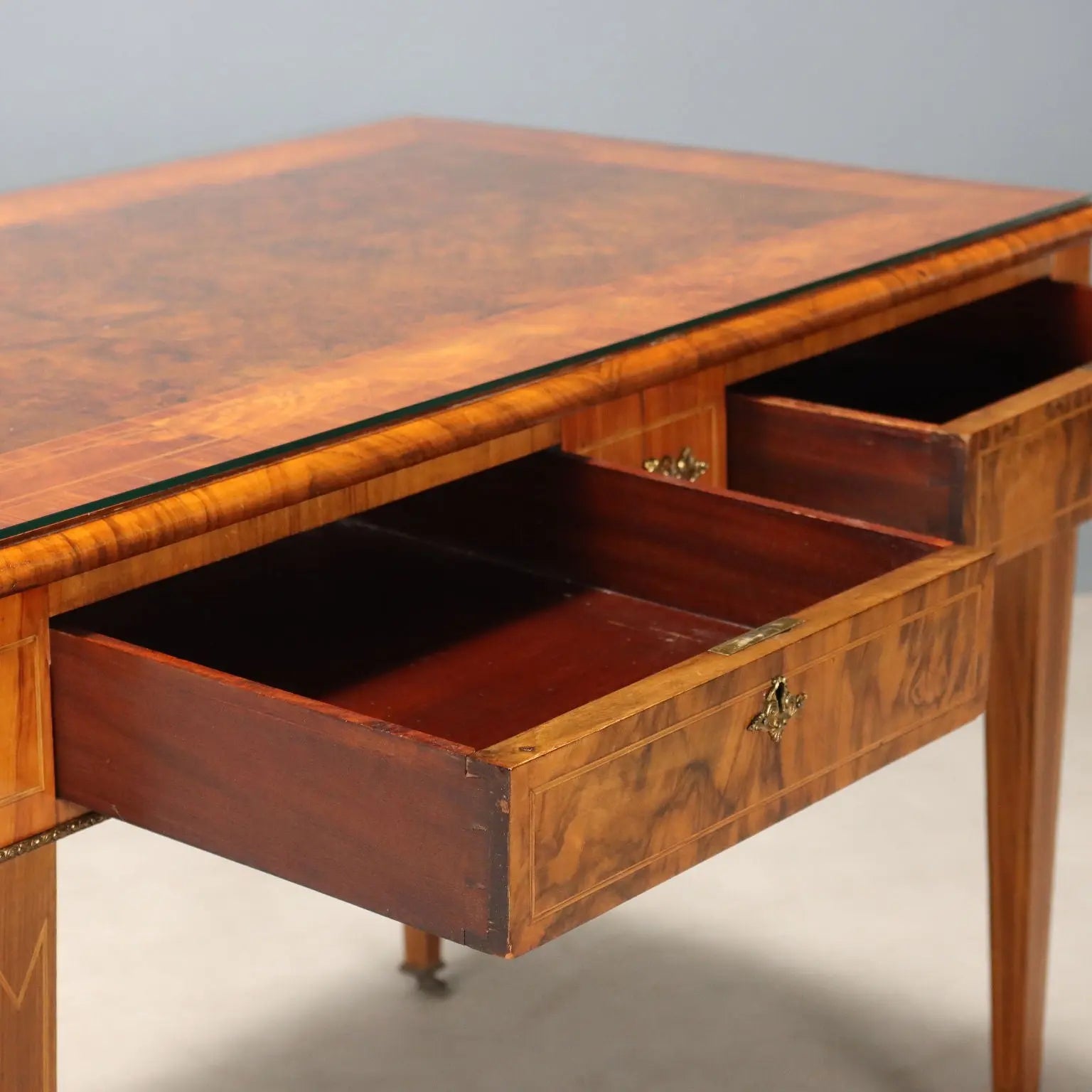 Antique Writing Desk Walnut Bois de Rose United Kingdom XIX Century