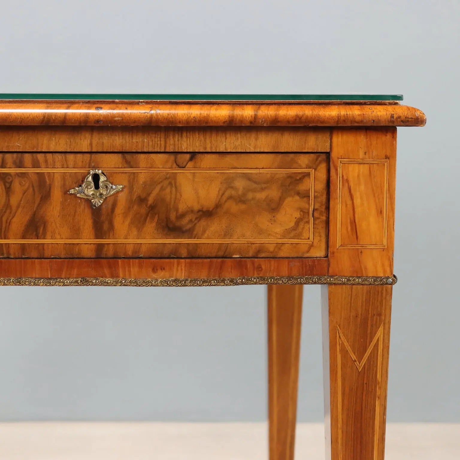 Antique Writing Desk Walnut Bois de Rose United Kingdom XIX Century