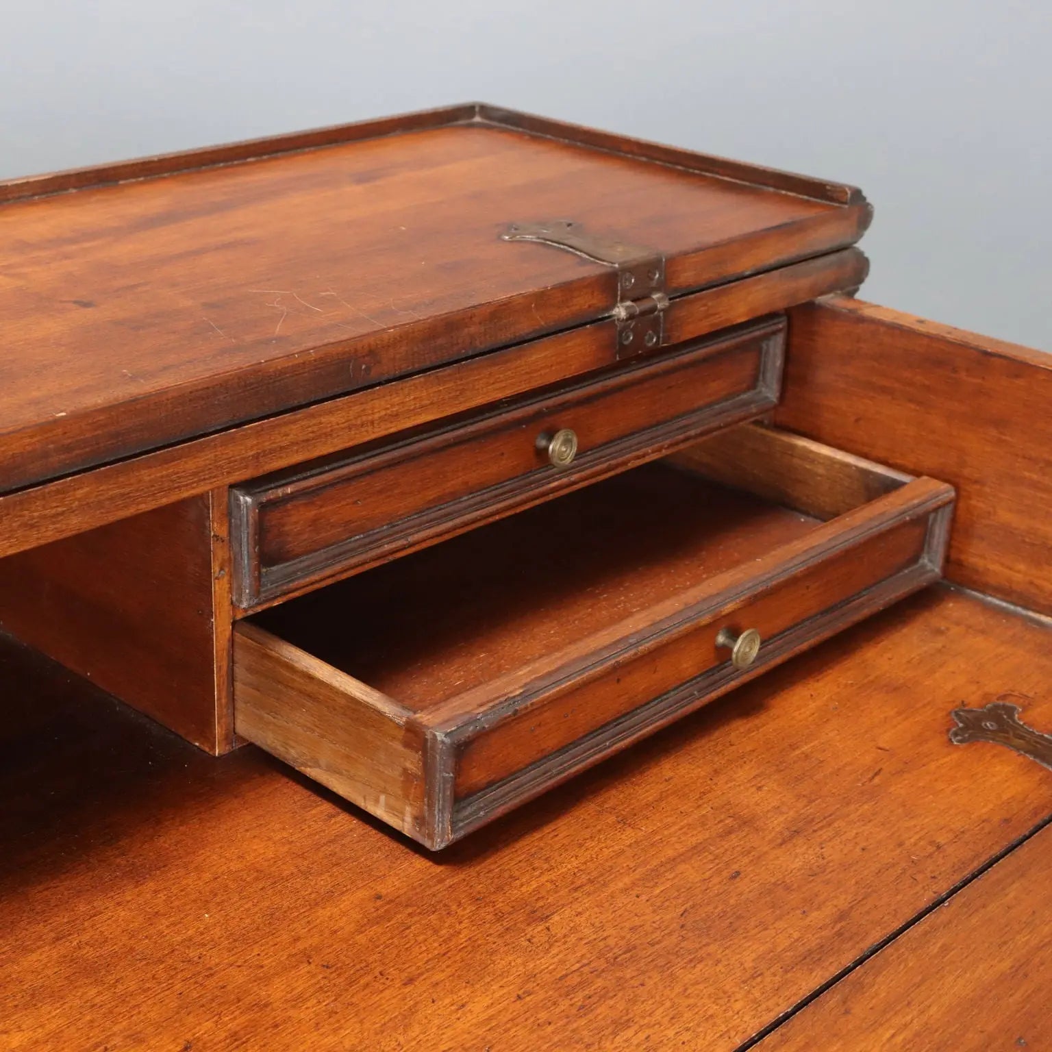 San Filippo Desk in Walnut - Italy 20th Century