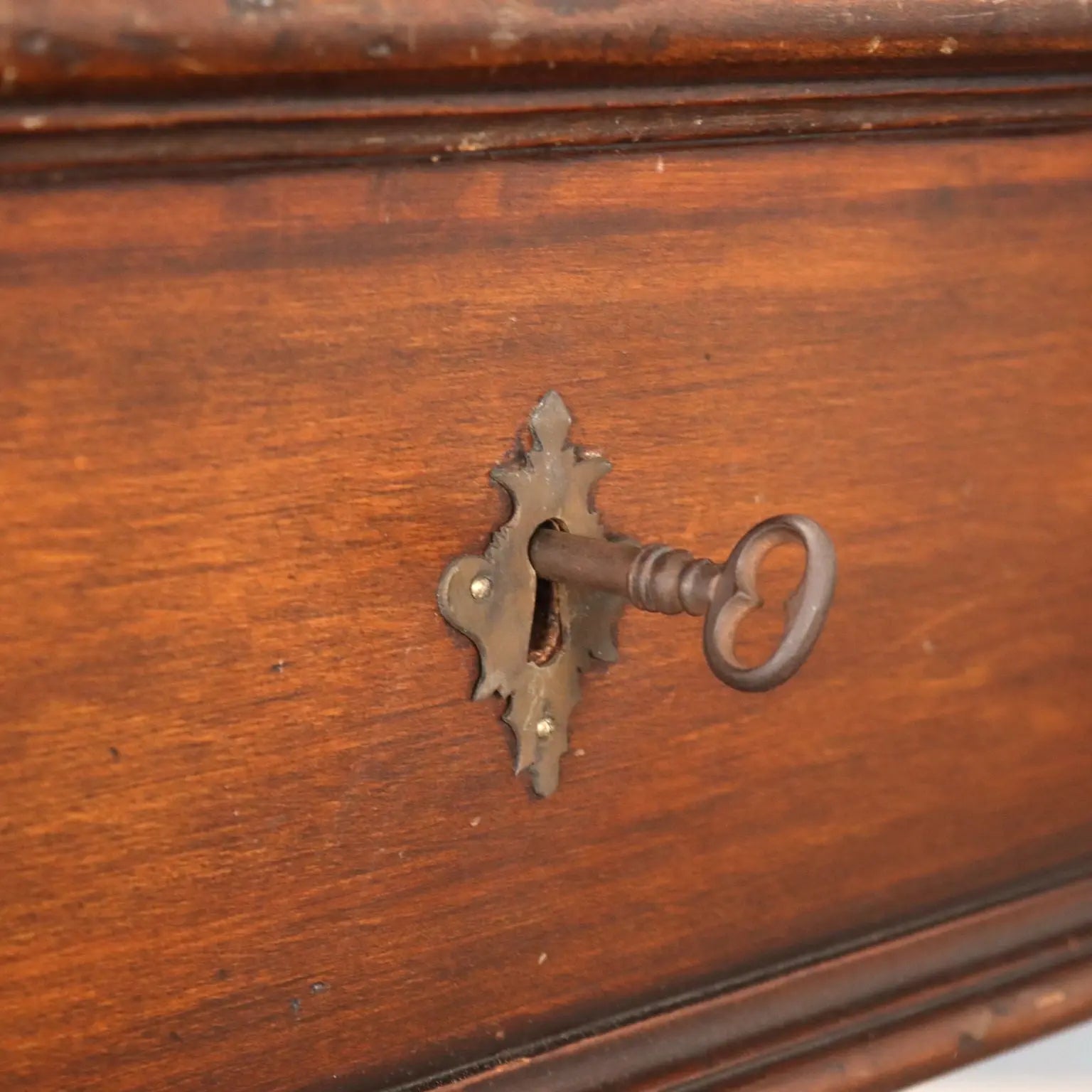 San Filippo Desk in Walnut - Italy 20th Century