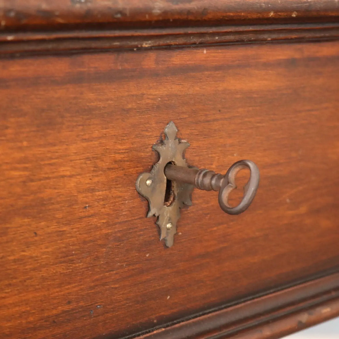 San Filippo Desk in Walnut - Italy 20th Century