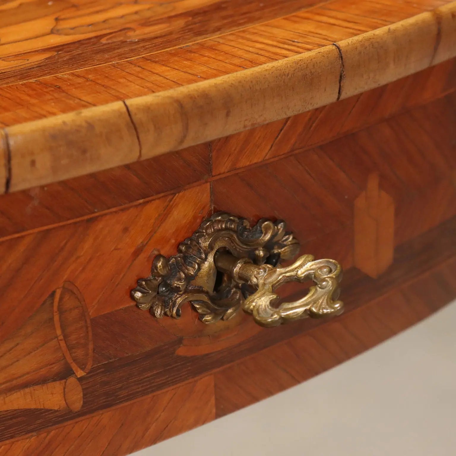 Writing Desk in Bois de Rose with Inlays - France Early 1900s