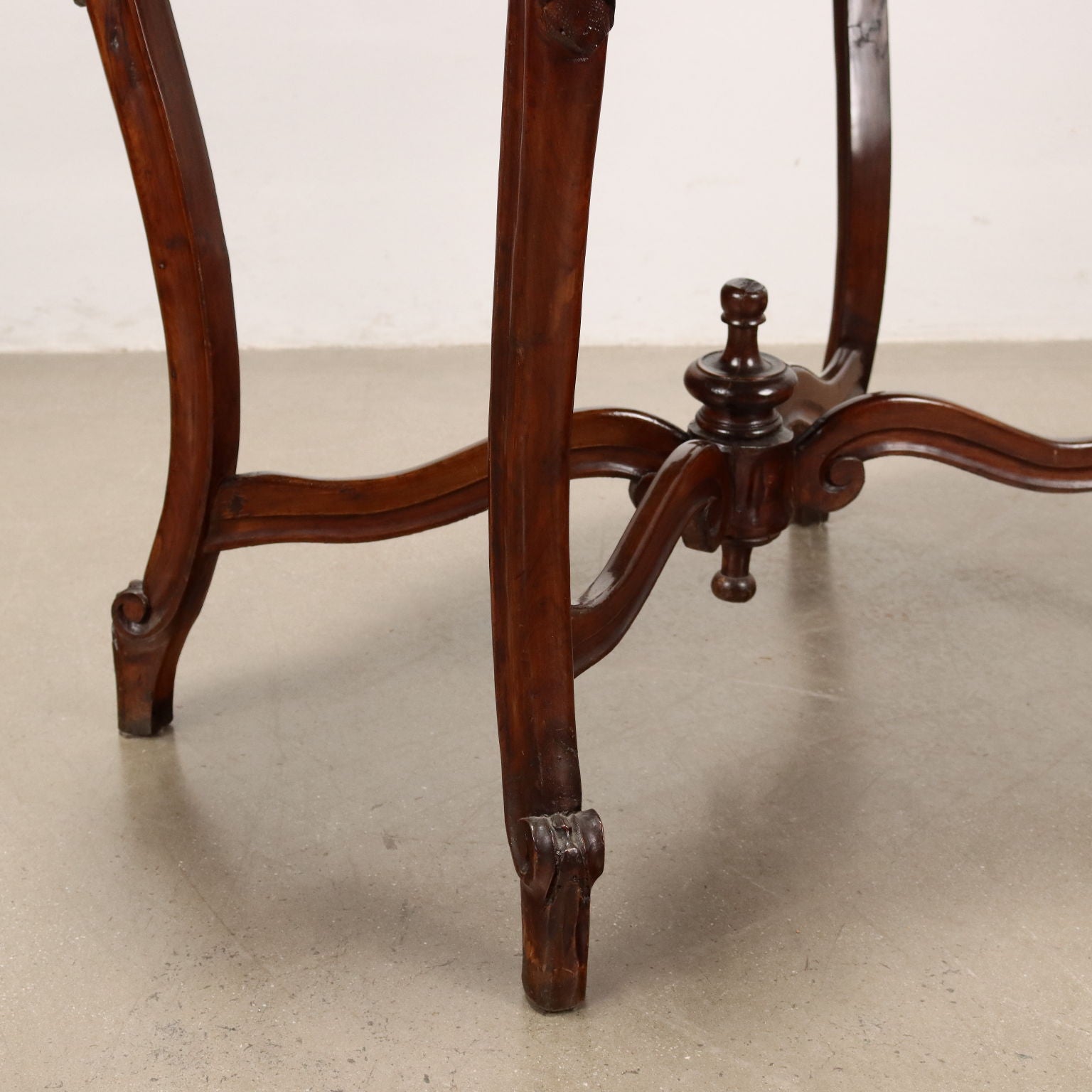 Antique Umbertino Table Walnut Italy XIX Century - Italy, Late XIX Century | Antiques  Tables