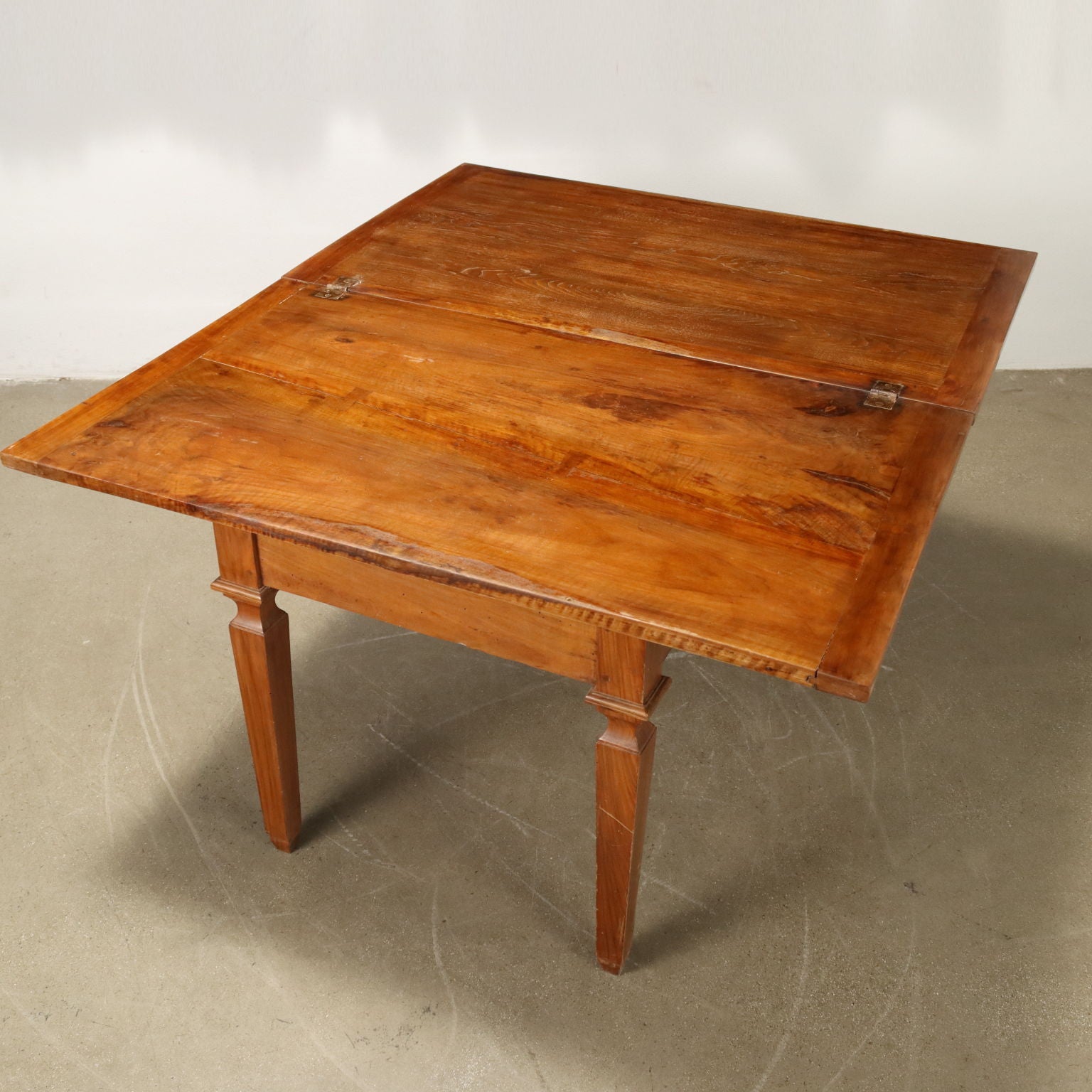  | Antiques  Tables