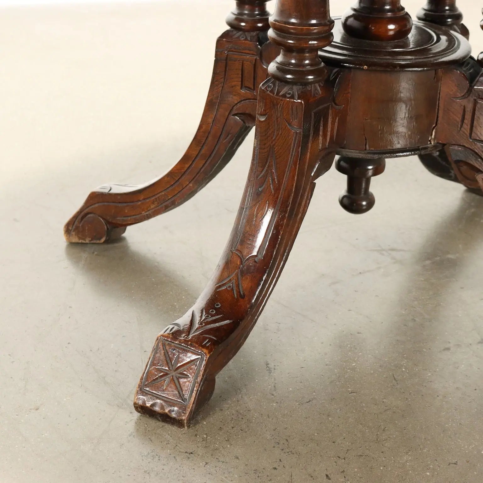 Antique Table Walnut Veneer Italy XIX Century - England, Late XIX Century | Antiques | Tables