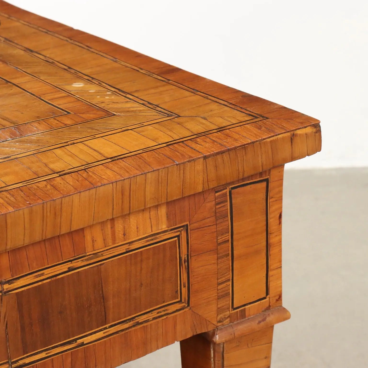 Antique Neo-Classical Table Inlays Decorations XVIII Century - Emilia Romagna, Late XVIII Century | Antiques | Tables