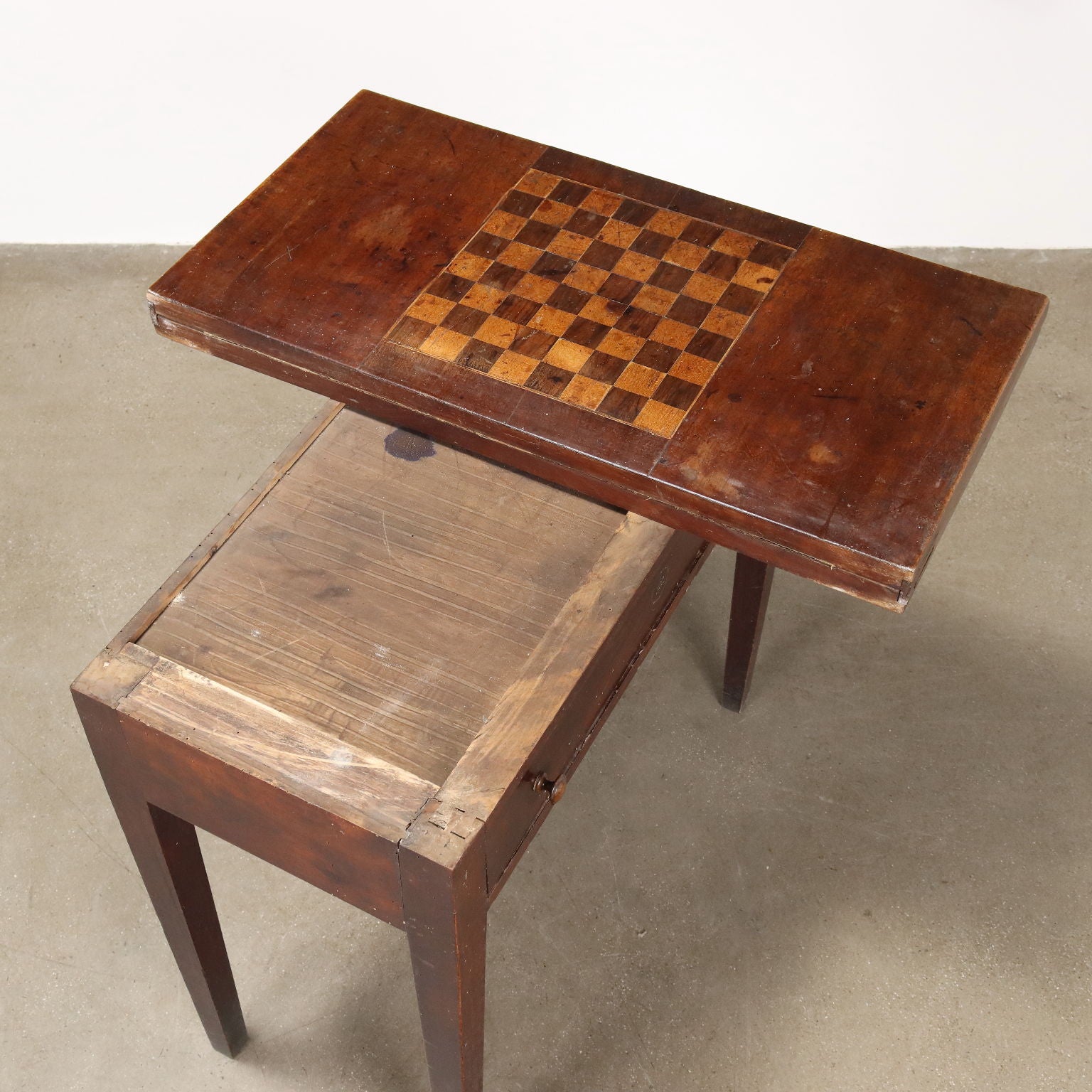  | Antiques  Tables