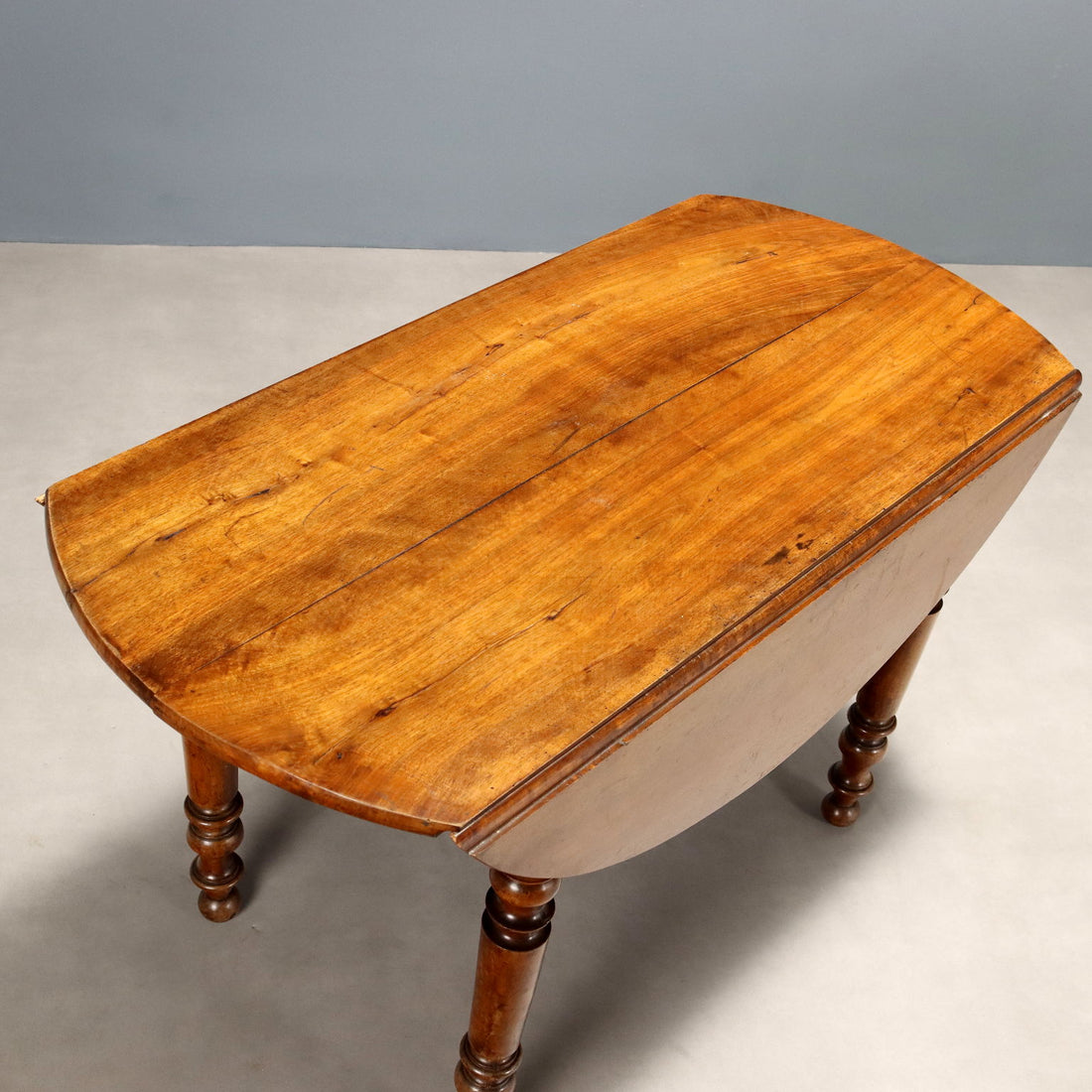  | Antiques  Tables